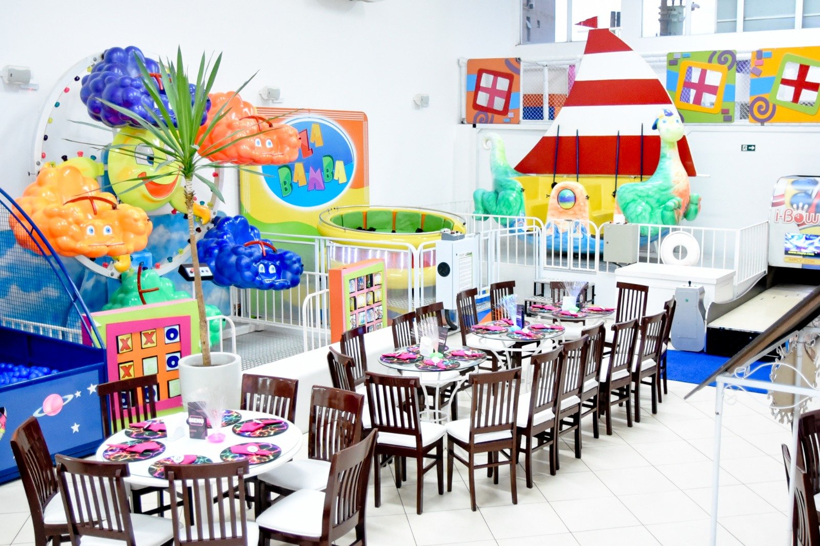 Salão e brinquedos vista lateral